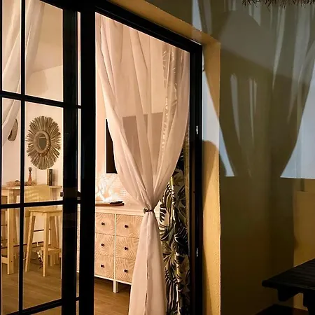 The Hut - Apartman *