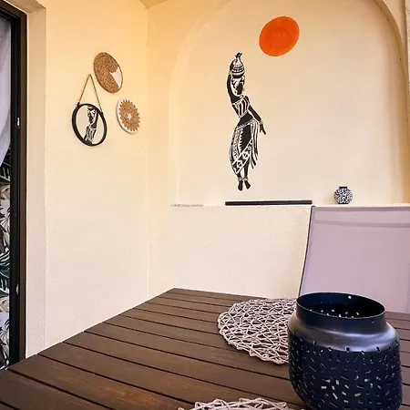 The Hut - * أذيخي